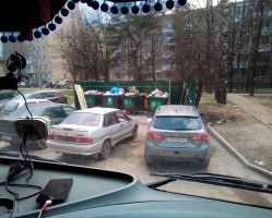Не загораживайте подъезд к местам накопления ТКО!