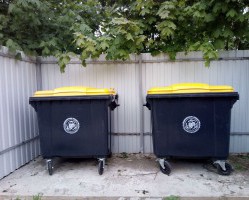 Продолжаются работы по установке новых пластиковых контейнеров для накопления ТКО