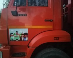 Мусоровозы АО «СпецАТХ» стали ярче благодаря детскому творчеству!