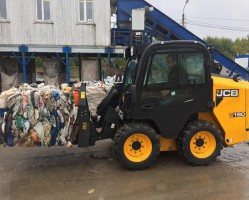 Работники службы по захоронению отходов