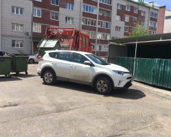 АО «СпецАТХ» призывает не загораживать контейнерные площадки машинами