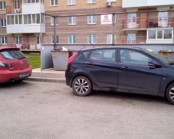 АО «СпецАТХ» призывает не загораживать контейнерные площадки машинами