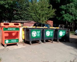 ПРОДОЛЖАЕТСЯ УСТАНОВКА СПЕЦИАЛИЗИРОВАННЫХ КОНТЕЙНЕРОВ ДЛЯ РАЗДЕЛЬНОГО НАКОПЛЕНИЯ ПЛАСТИКА!