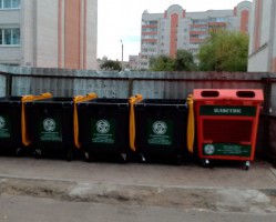 УСТАНОВЛЕНЫ СПЕЦИАЛЬНЫЕ КОНТЕЙНЕРЫ ДЛЯ РАЗДЕЛЬНОГО  НАКОПЛЕНИЯ ПЛАСТИКА!