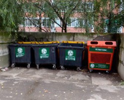 УСТАНОВЛЕНЫ СПЕЦИАЛЬНЫЕ КОНТЕЙНЕРЫ ДЛЯ РАЗДЕЛЬНОГО  НАКОПЛЕНИЯ ПЛАСТИКА!